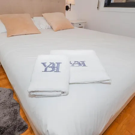 Ybh Pracer, 27 Apartment *