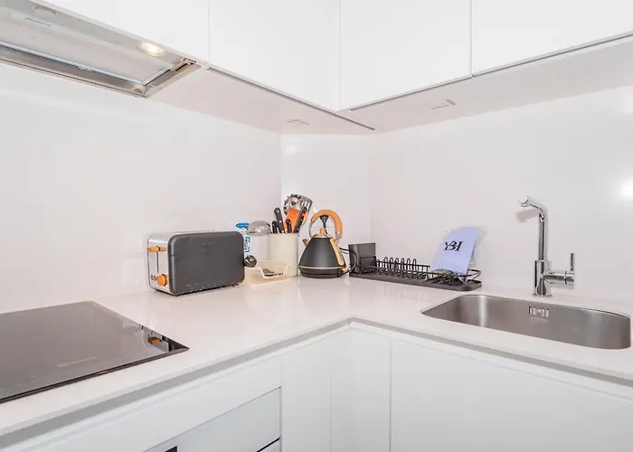 Ybh Pracer, 27 דירה *