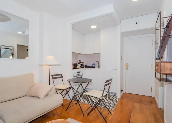 Ybh Pracer, 27 דירה *